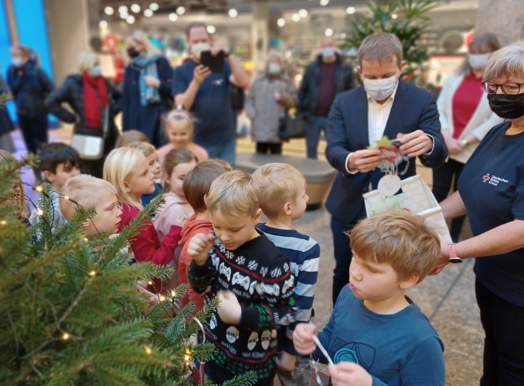 400 Wünsche können am „Baum der kleinen Wünsche“ erfüllt werden | 1