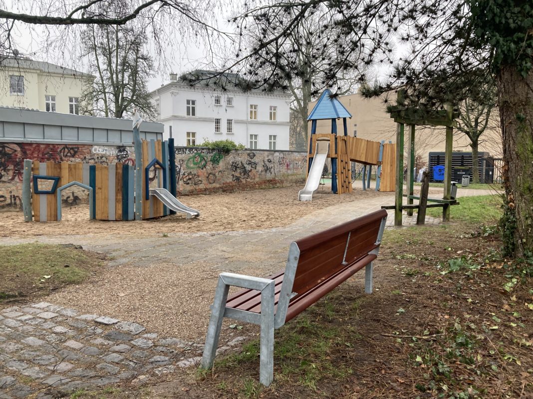 Spielgeräte wurden zur Ritterburg | 1