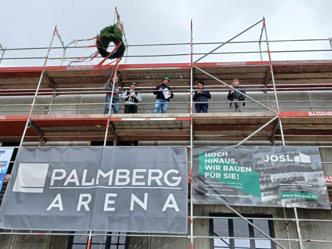 Richtfest für den Anbau der Palmberg-Arena | 1