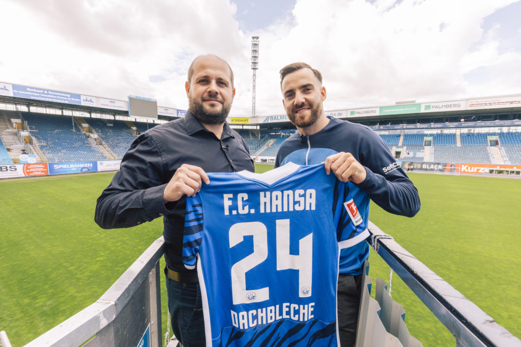 „dachbleche24“ steigt zum Premiumpartner beim F.C. Hansa auf | 1