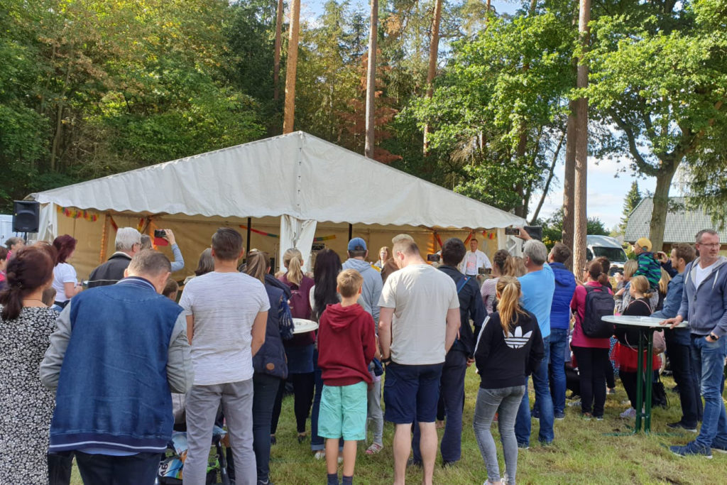 Lärchenfest mit neuem Standort: Pflanzung, Musik und großes Kinderprogramm | 1