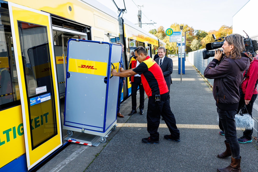 Deutsche Post DHL startet Pakettransport per Straßenbahn in Schwerin | 1