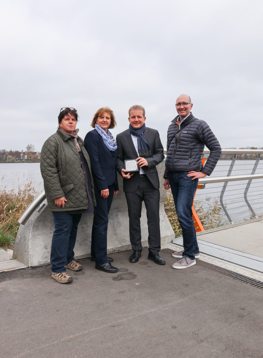 Plakette weist Eigenbetrieb SDS als Preisträger des Landesbaupreises aus | 1