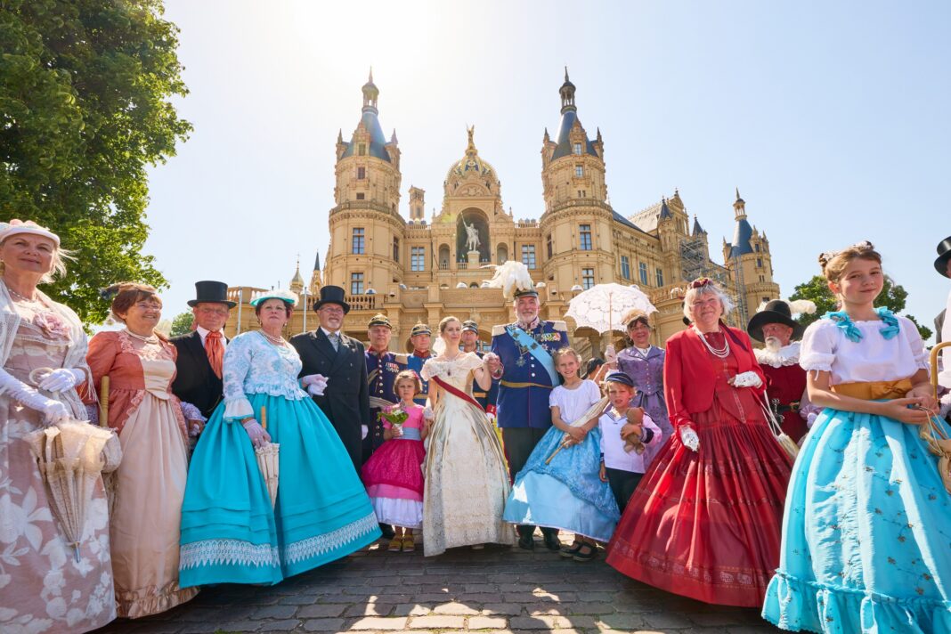 Historisches Schlossfest in Schwerin entführt Besucher ins 19. Jahrhundert | 1