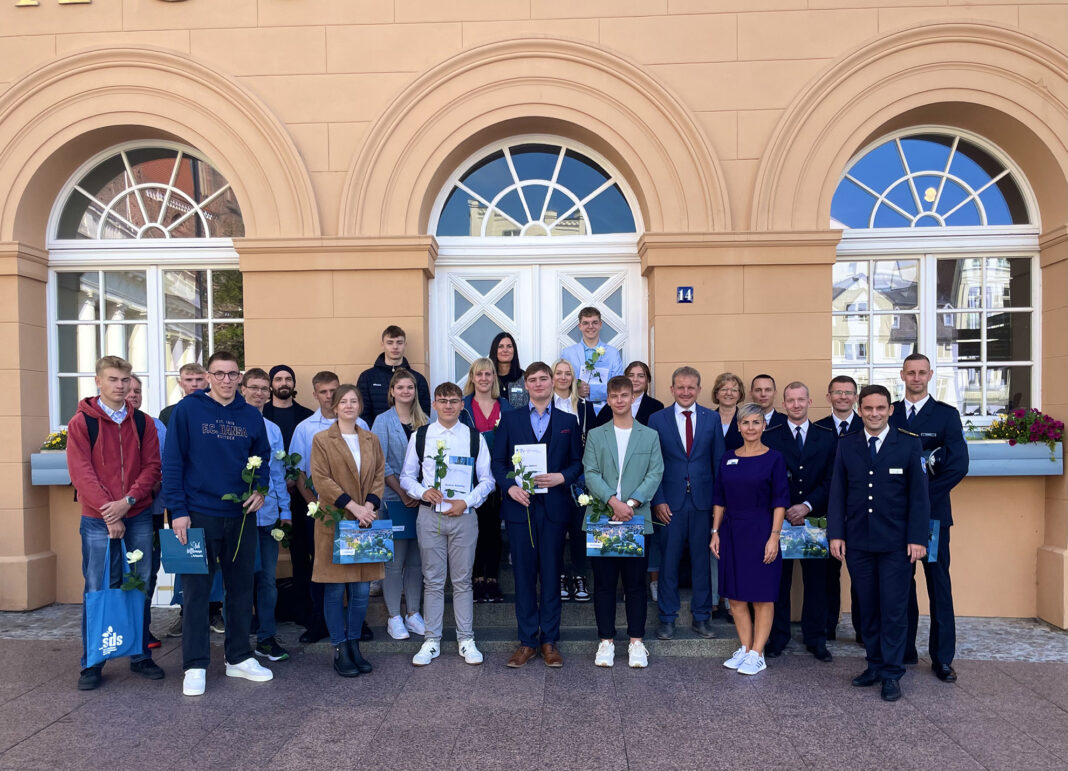 21 Nachwuchskräfte starten in die Ausbildung bei der Stadt | 1