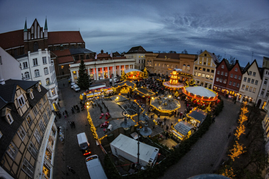 Schweriner Weihnachtsmarkt öffnet am Montag seine Tore | 1