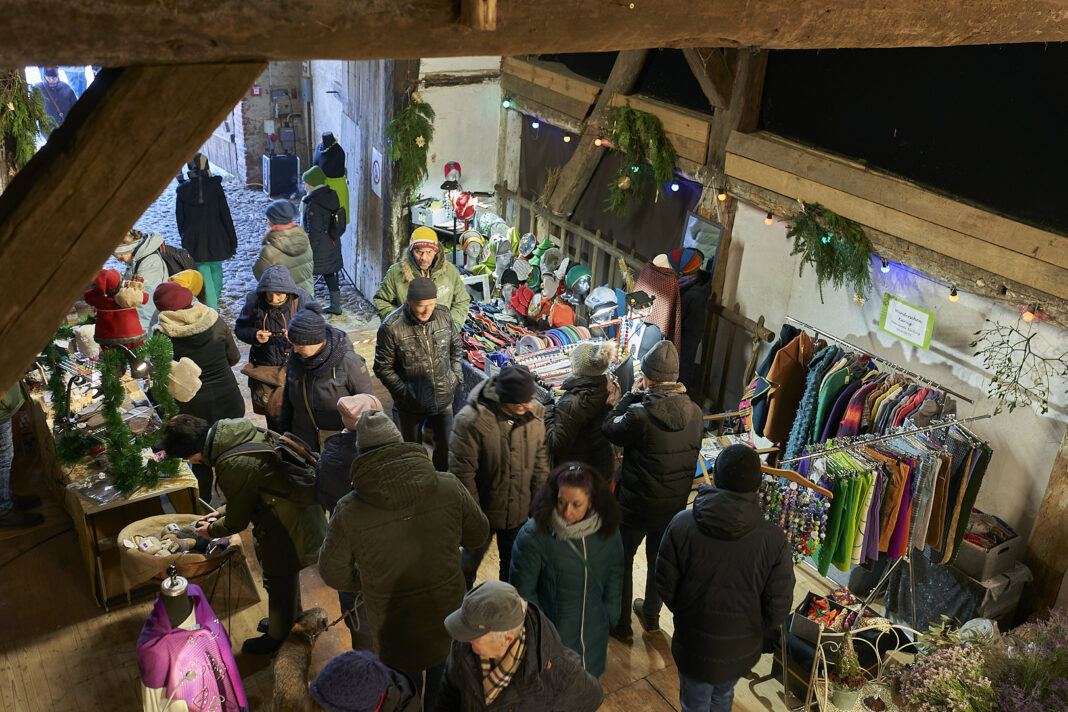 Traditioneller Adventsmarkt mit Musik und Familienprogramm im Mueßer Museumsdorf | 1
