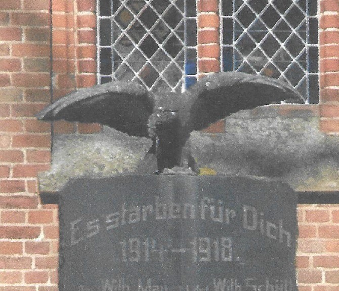 Bronze-Adler von Dorfkirche in Minzow gestohlen | 1