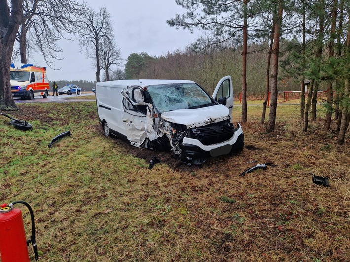 Schwerer Verkehrsunfall auf der K52 bei Ueckermünde | 1