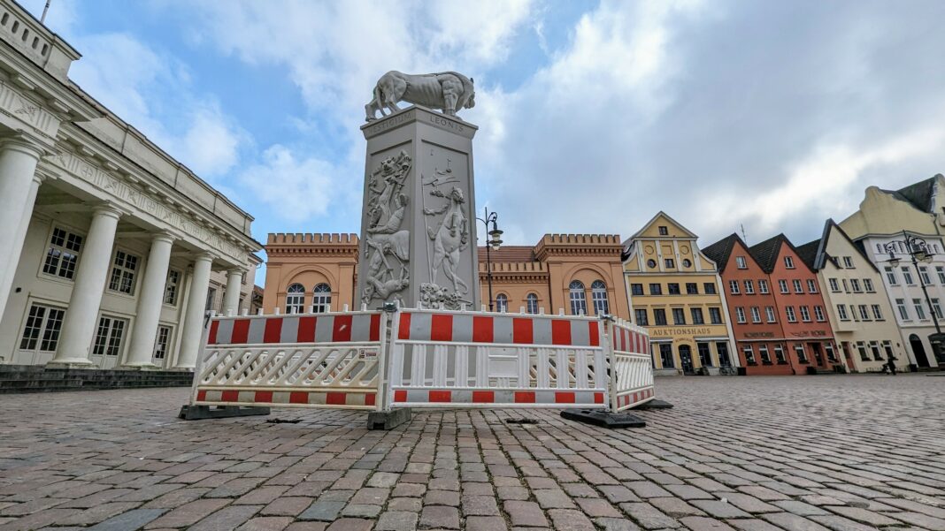 Löwendenkmal erhält neue Pyramidensteine | 1