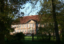 Schloss Dreilützow im Dunklen entdecken