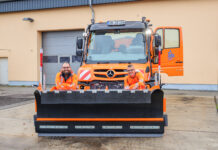 SDS-Beschäftigte und Technik bereit zum Einsatz bei Schnee und Eis