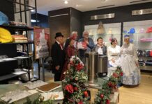 Glühwein mit Stil: Erfolgreiche Benefizaktion im Modehaus Kressmann