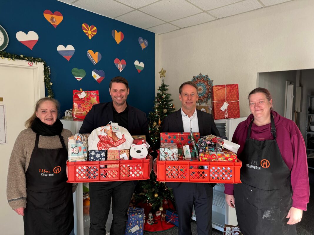 Übergabe Geschenke an Kindertafel_C_SWS_1