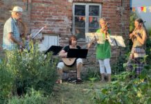 Zu Pfingsten Kunst und Musik im Museumsdorf Mueß