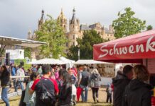 Handgemacht – Markt“ zum Schlossfest vor dem Schweriner Schloss vom 12.-14. Juni 2026