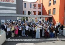 Zeugnisausgabe an der Volkshochschule