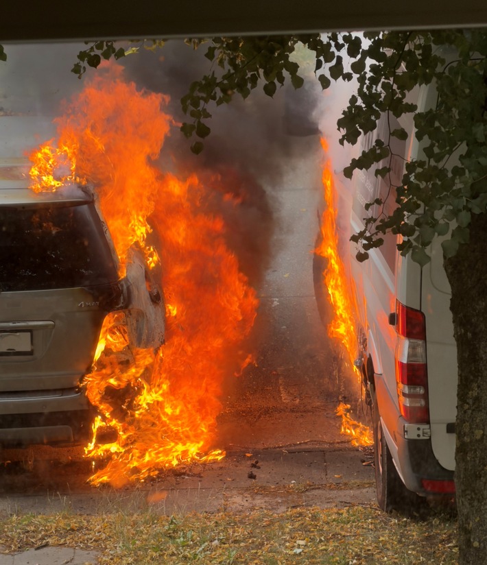 Schweriner Kriminalpolizei bittet nach Fahrzeugbrand um Zeugenhinweise