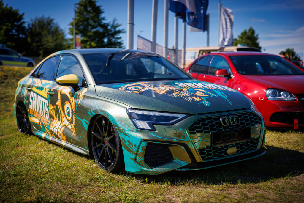 „Bass und Benzin“: Autohaus Martens in Grevesmühlen wird zum Festivalgelände 4 „Bass und Benzin“: Autohaus Martens in Grevesmühlen wird zum Festivalgelände | 4