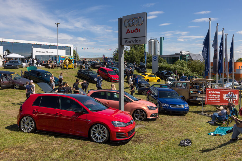 „Bass und Benzin“: Autohaus Martens in Grevesmühlen wird zum Festivalgelände 6 „Bass und Benzin“: Autohaus Martens in Grevesmühlen wird zum Festivalgelände | 6